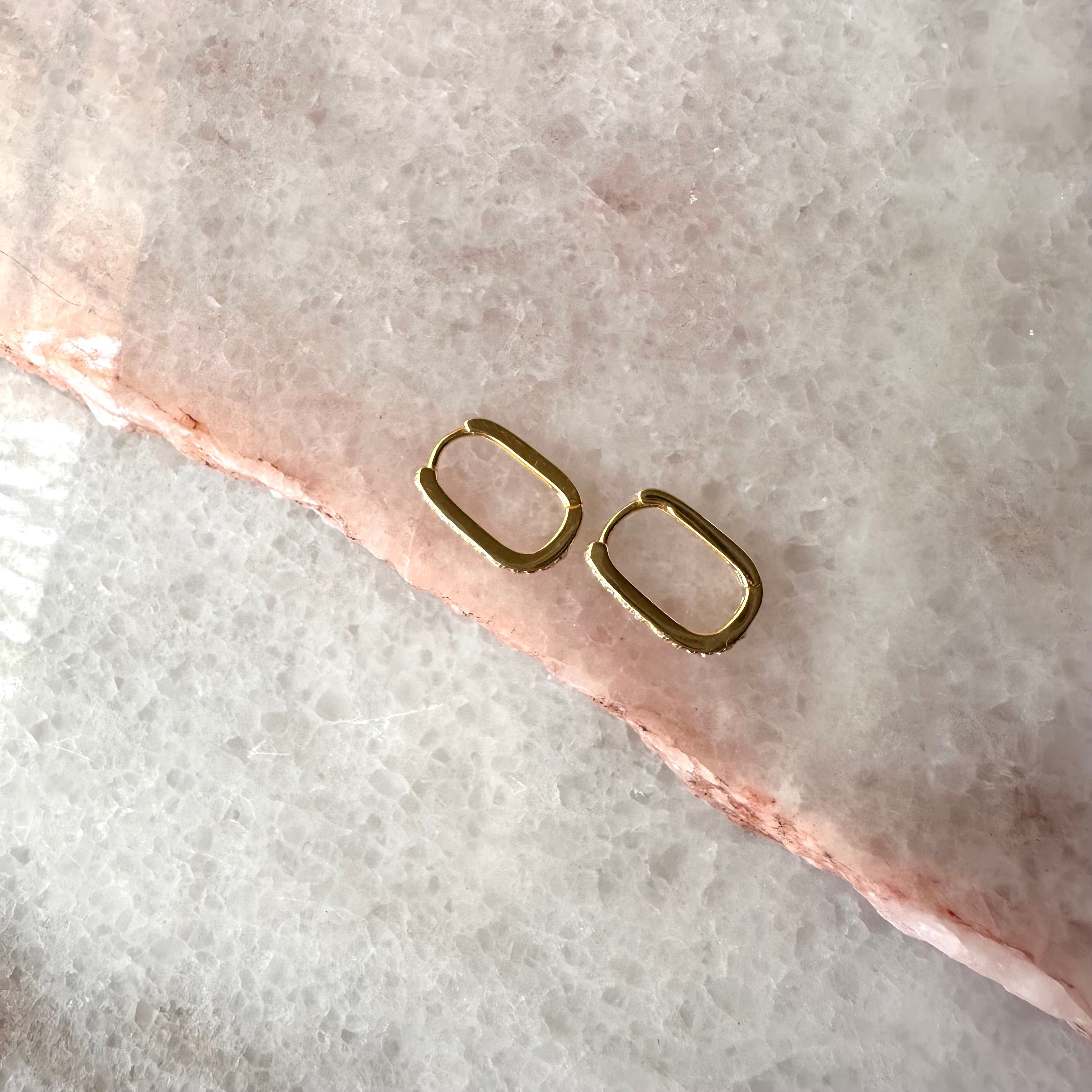 Huggies de plata con chapa de oro y circonias