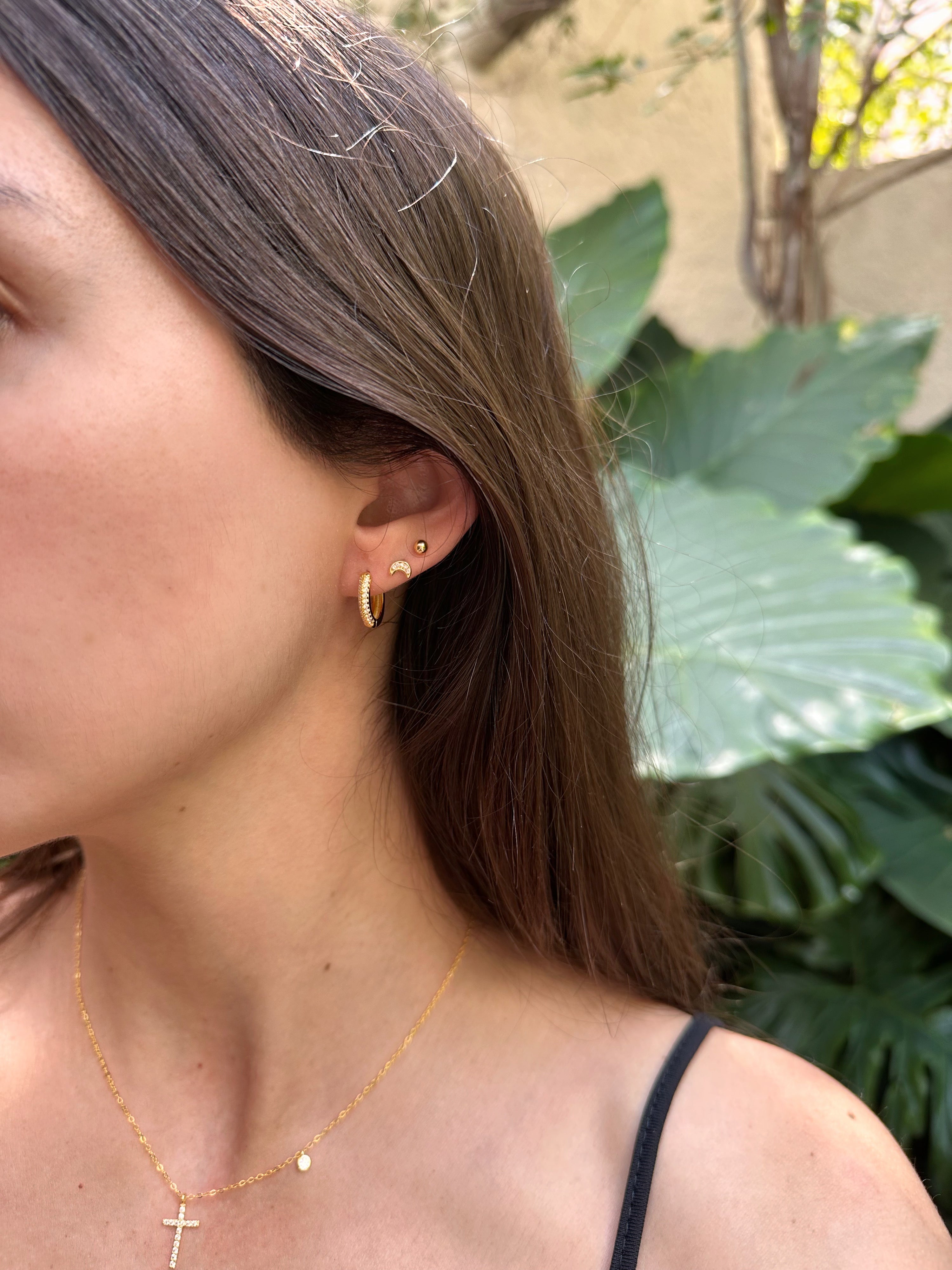 Huggies redondos de plata con chapa de oro y circonias