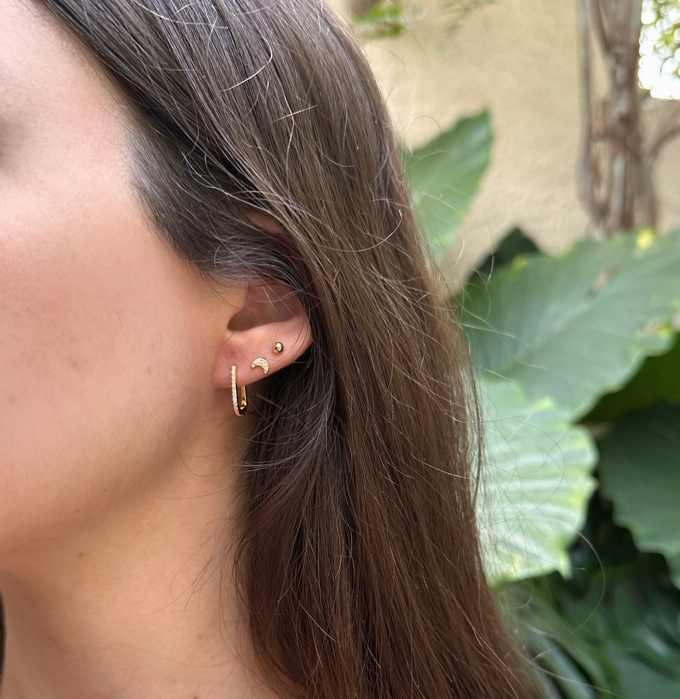 Huggies de plata con chapa de oro y circonias