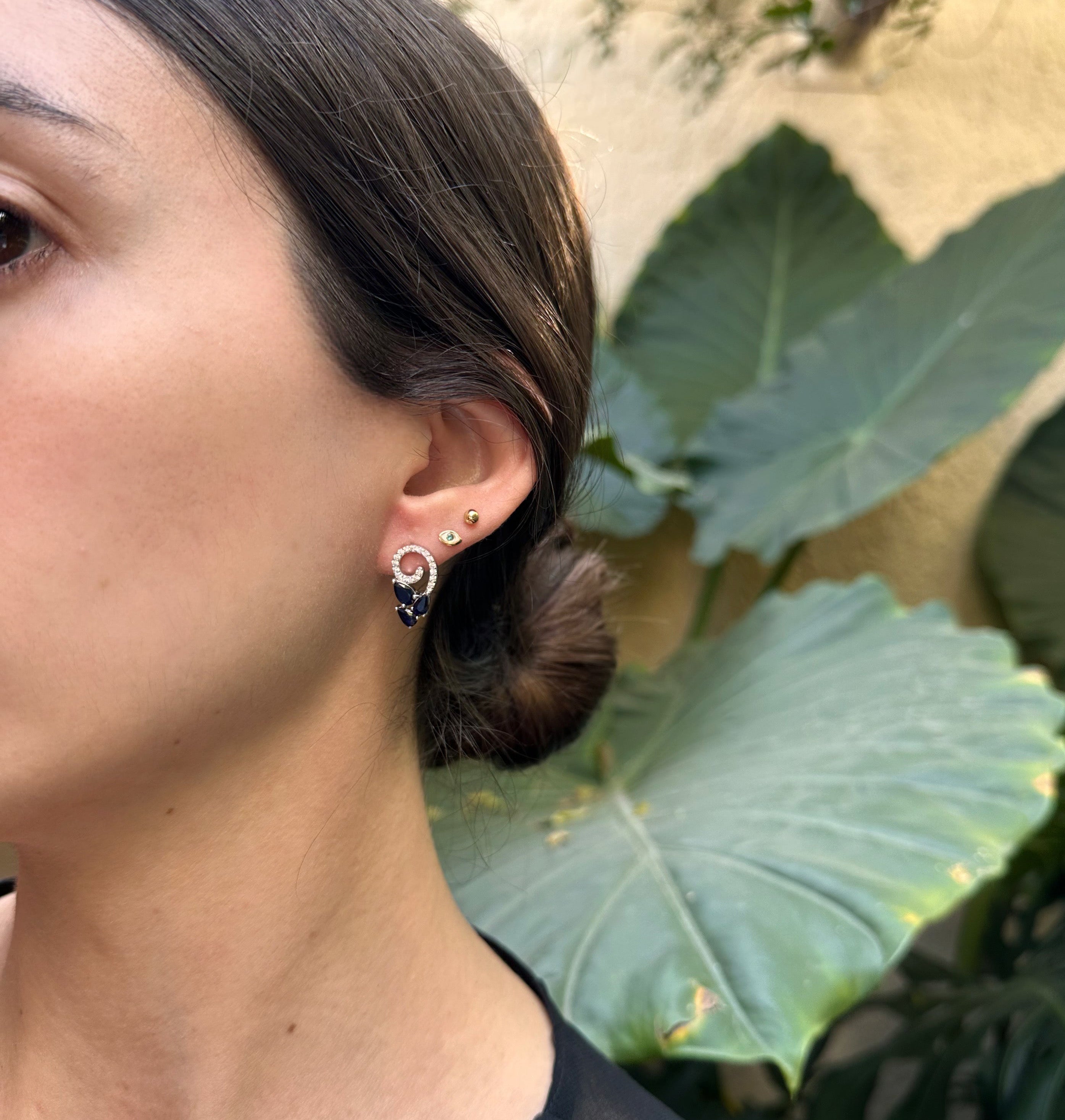 Aretes plata espiral de cz con zafiro natural