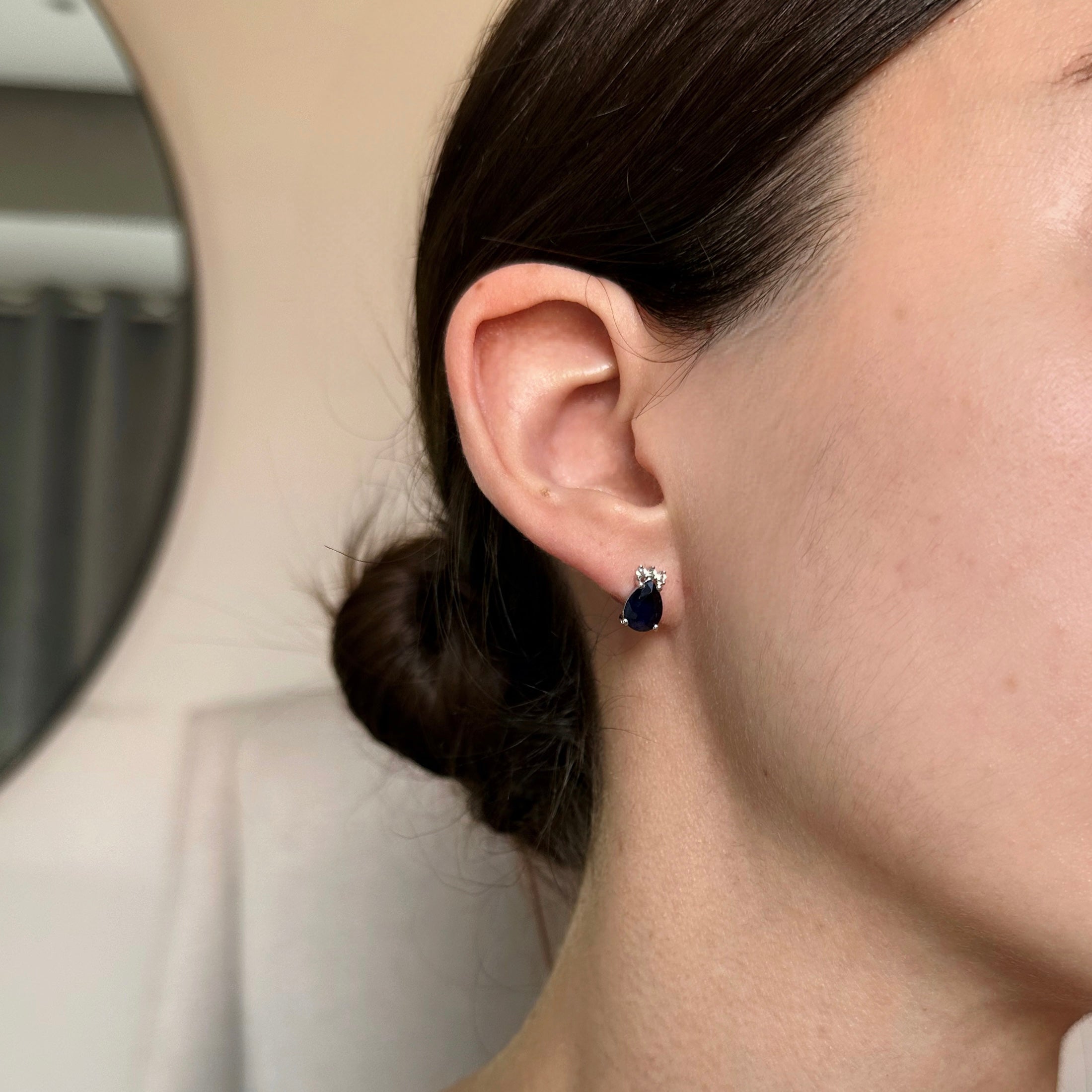 Aretes de plata con zafiro natural gota y circonias