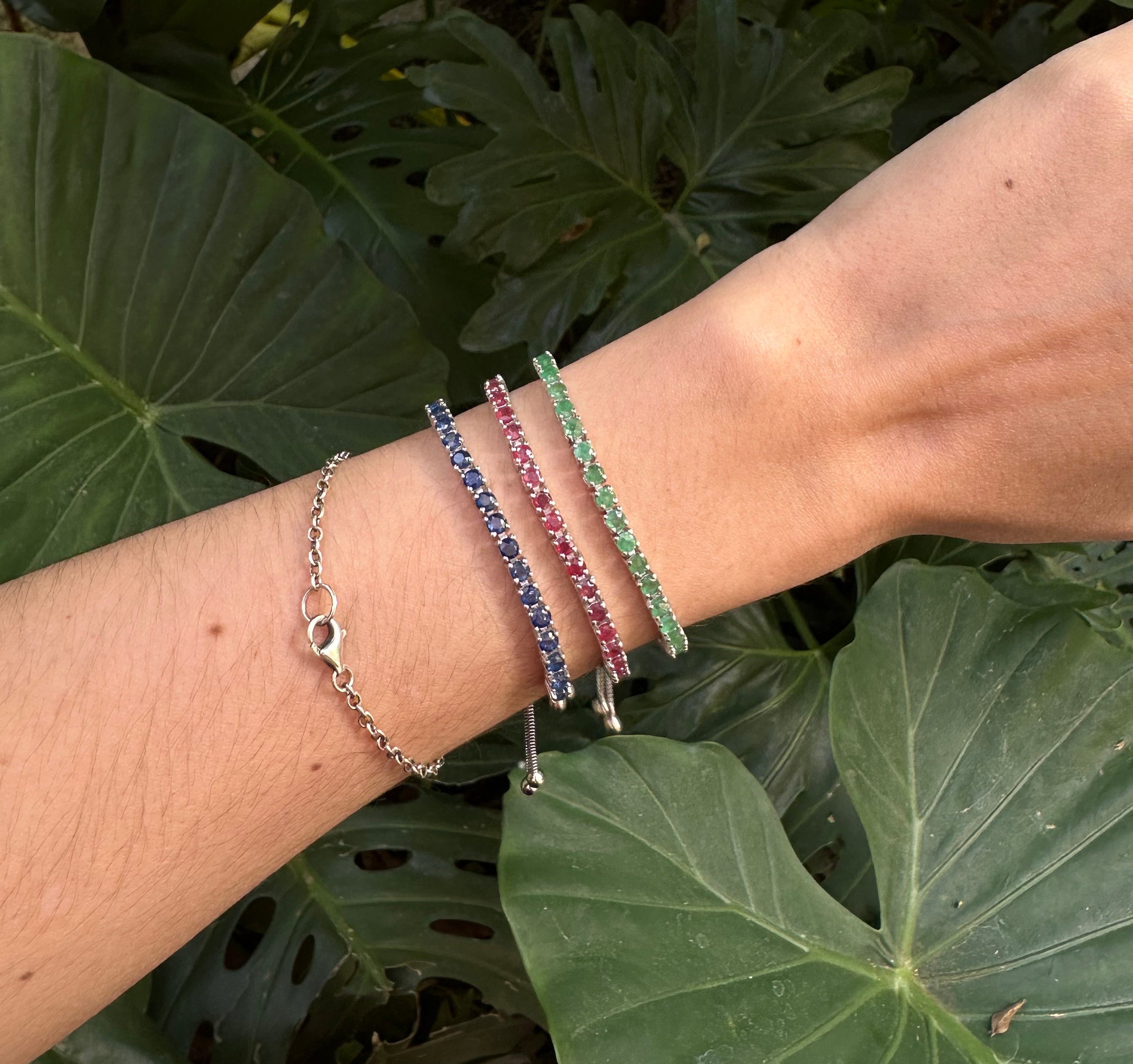 Pulsera tenis de plata ajustable con rubíes natural en forma redonda