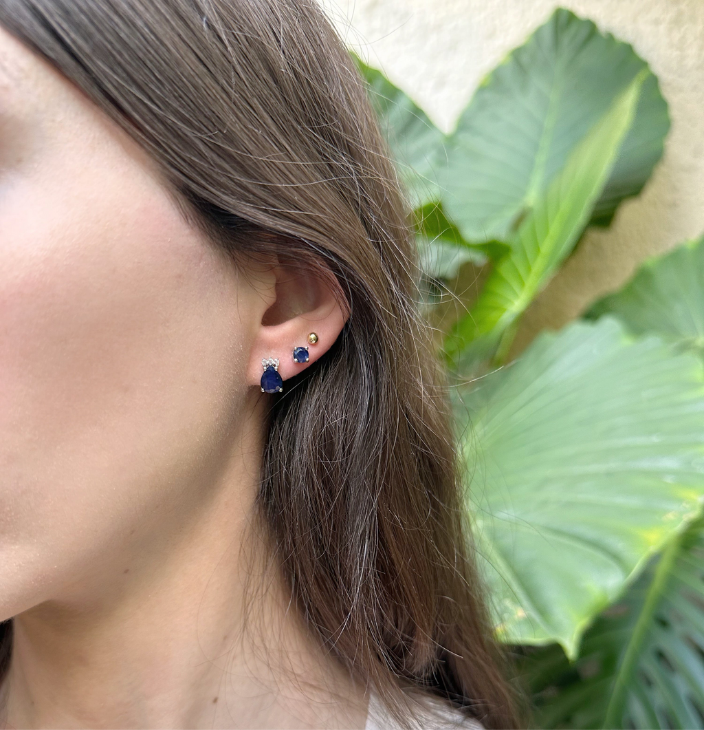 Aretes de plata con zafiro natural gota y circonias