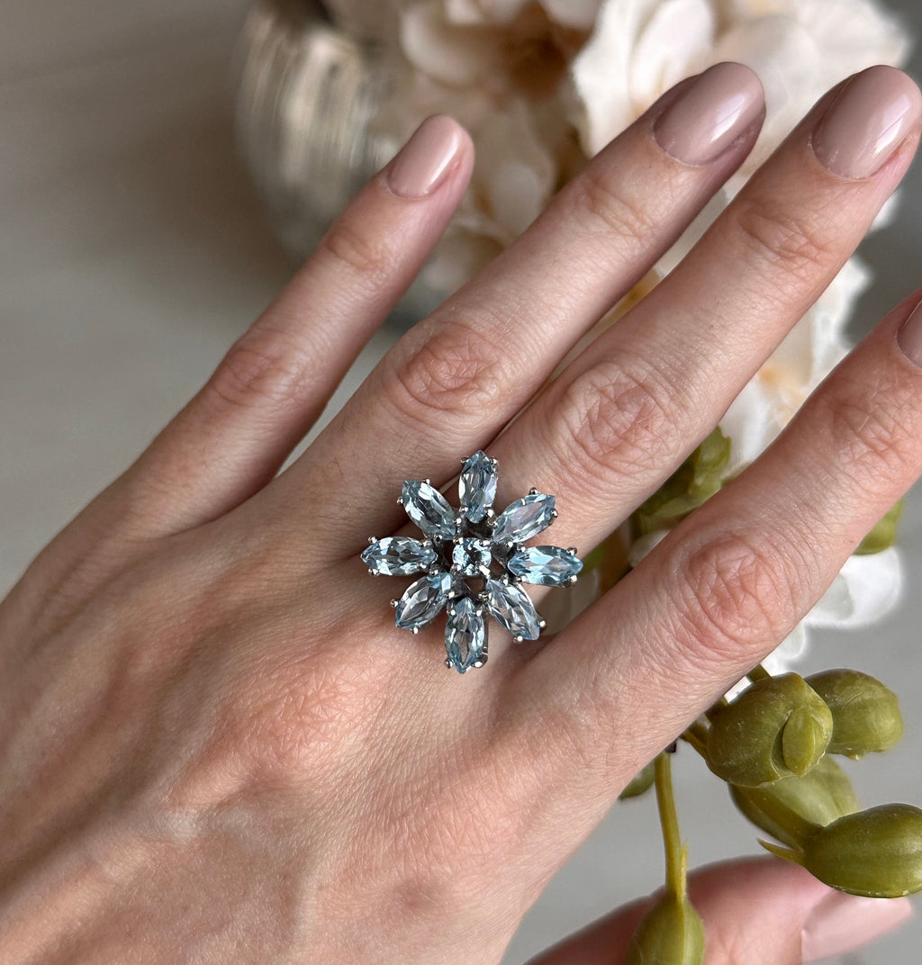 Anillo flor de plata con aguamarina