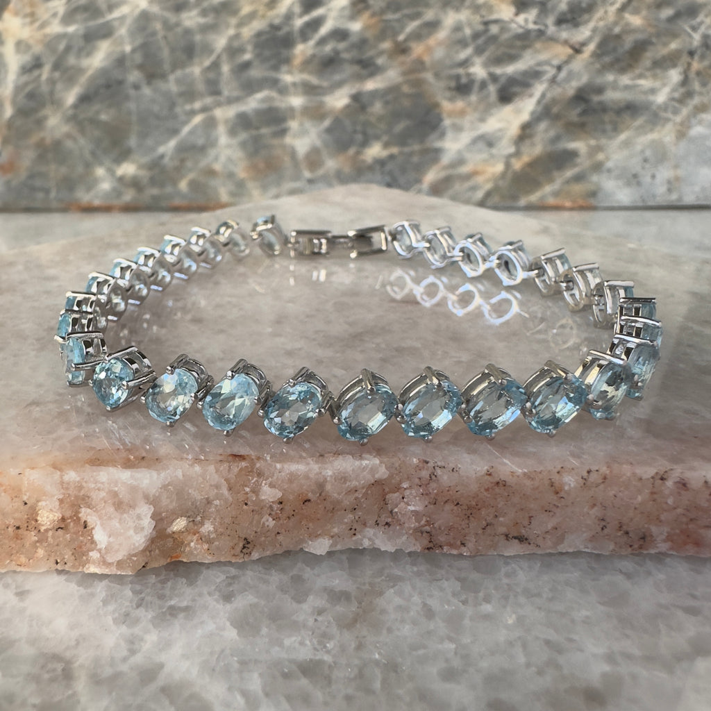 Pulsera de plata con topacio azul natural