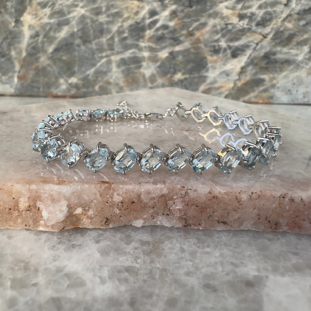 Pulsera de plata con topacio azul natural