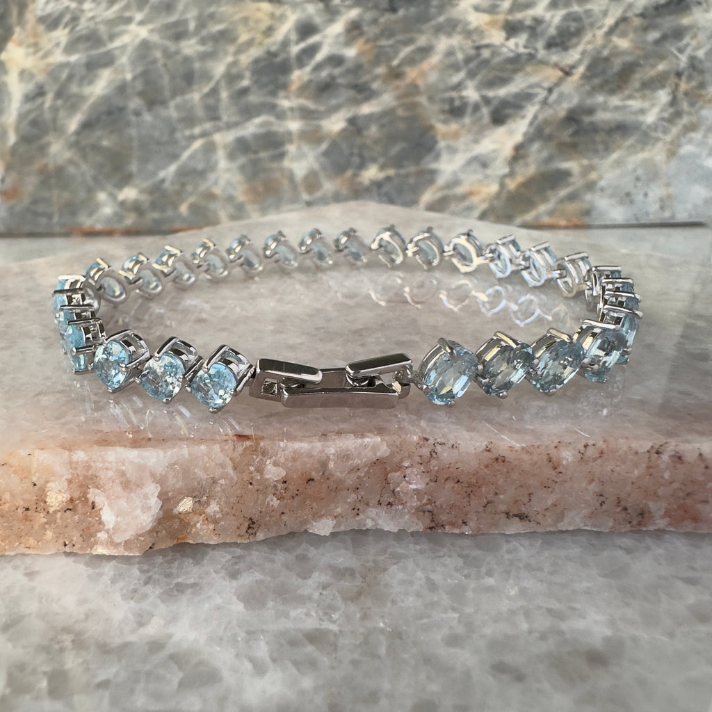 Pulsera de plata con topacio azul natural