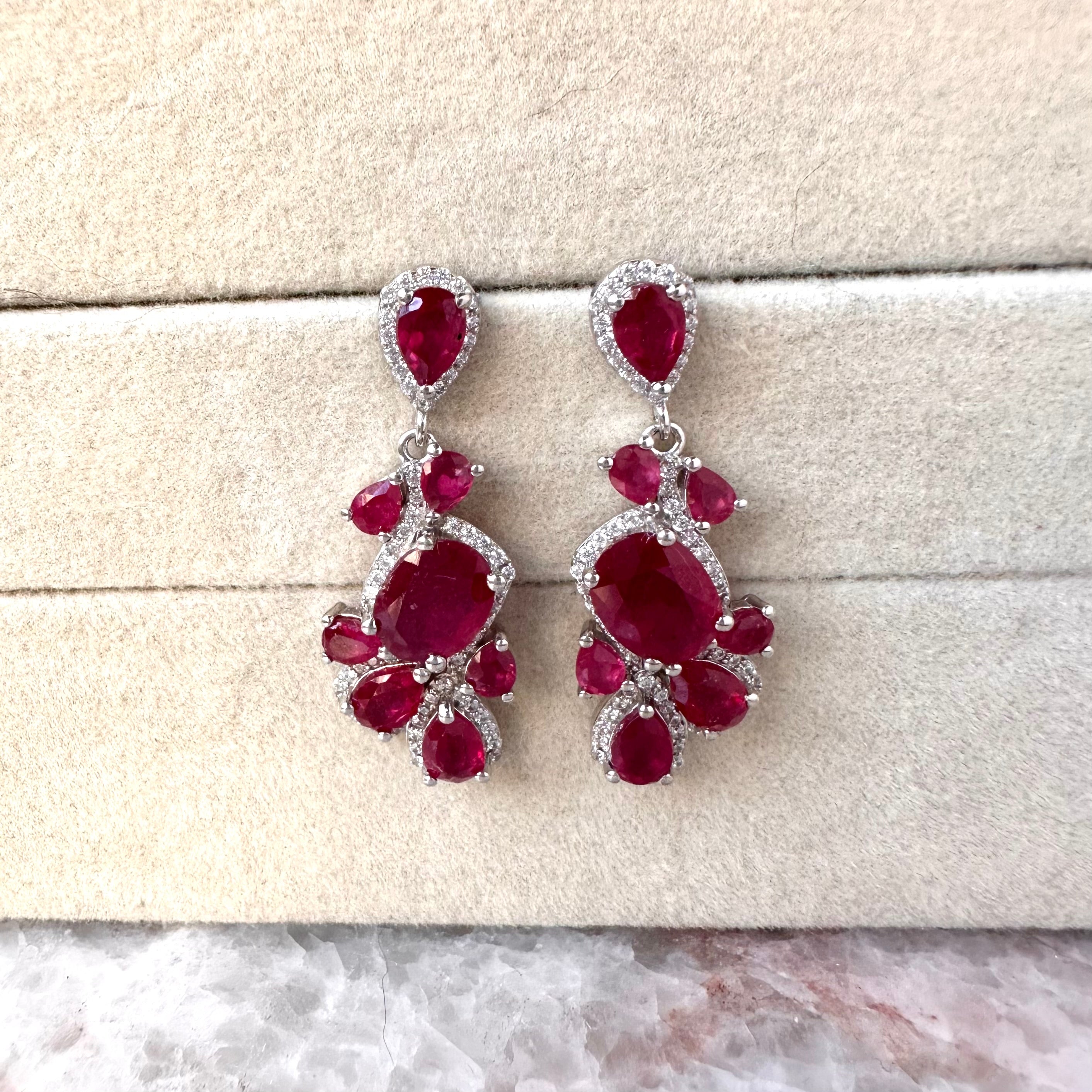 Aretes de plata con rubí natural y circonias