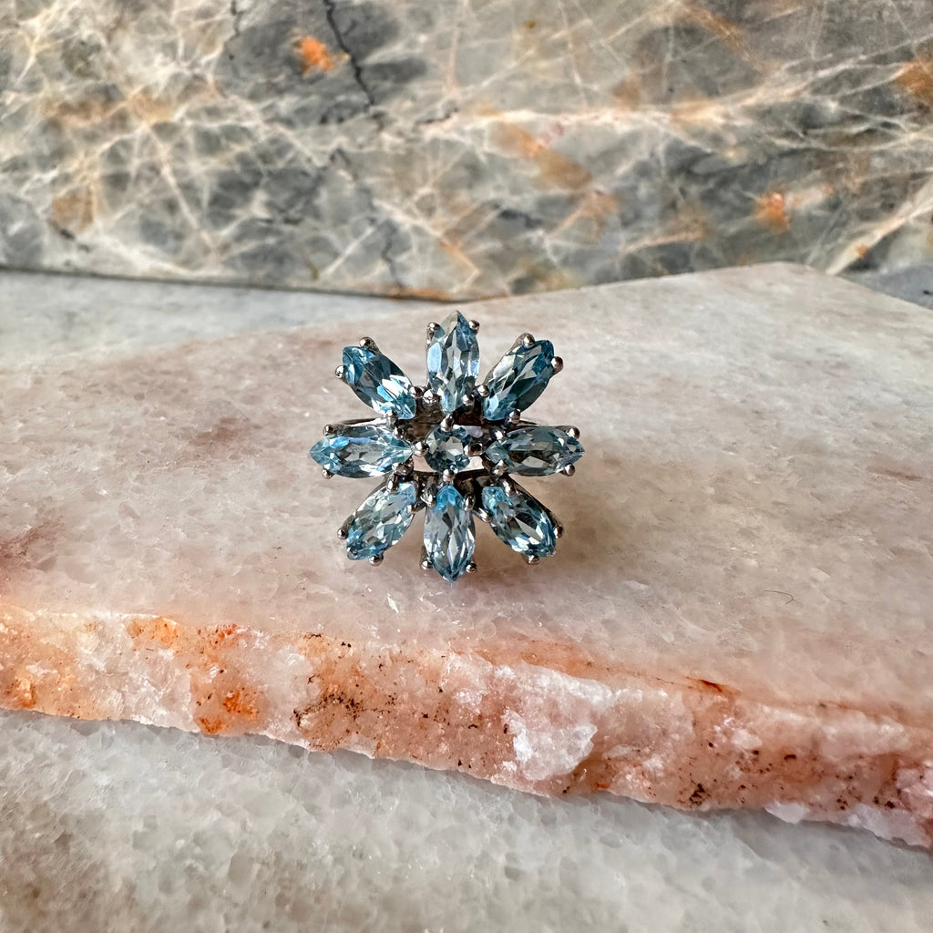 Anillo flor de plata con aguamarina