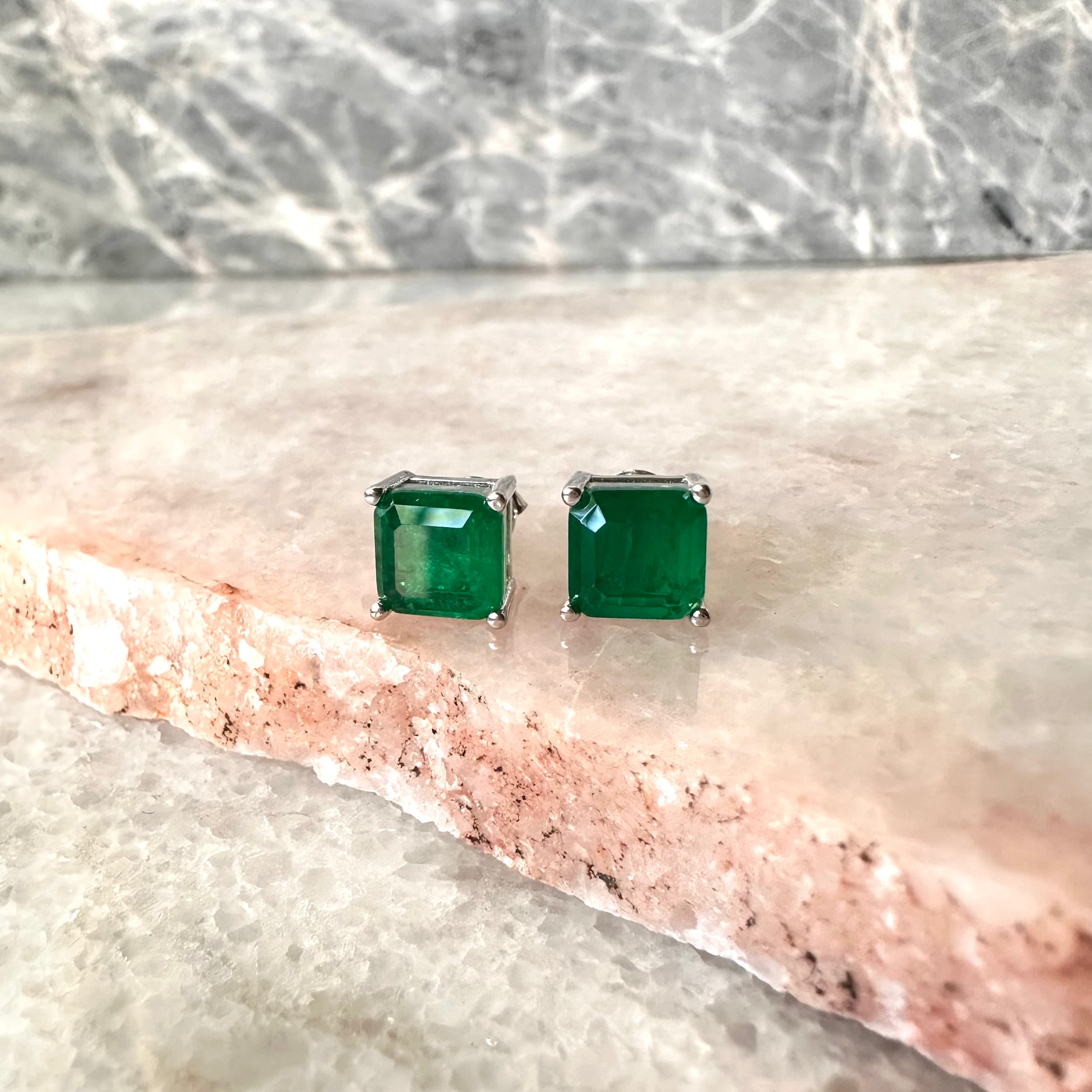 Aretes de plata con circonia tipo esmeralda corte princess