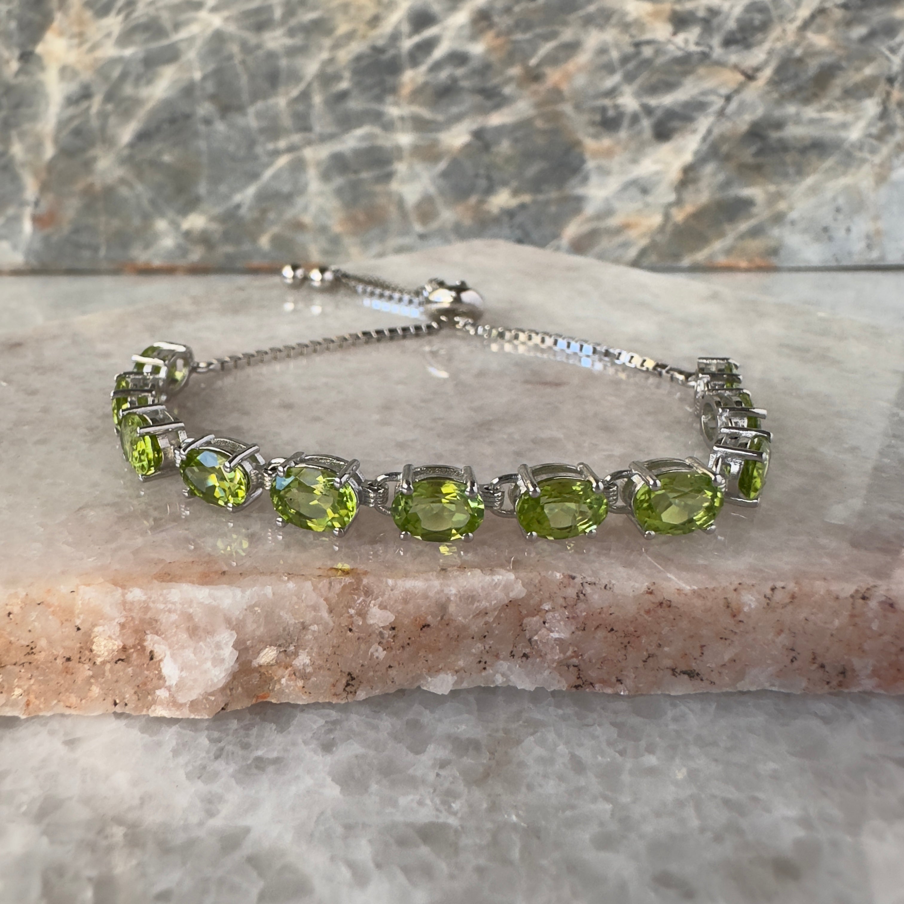 Pulsera de plata ajustable con peridoto natural