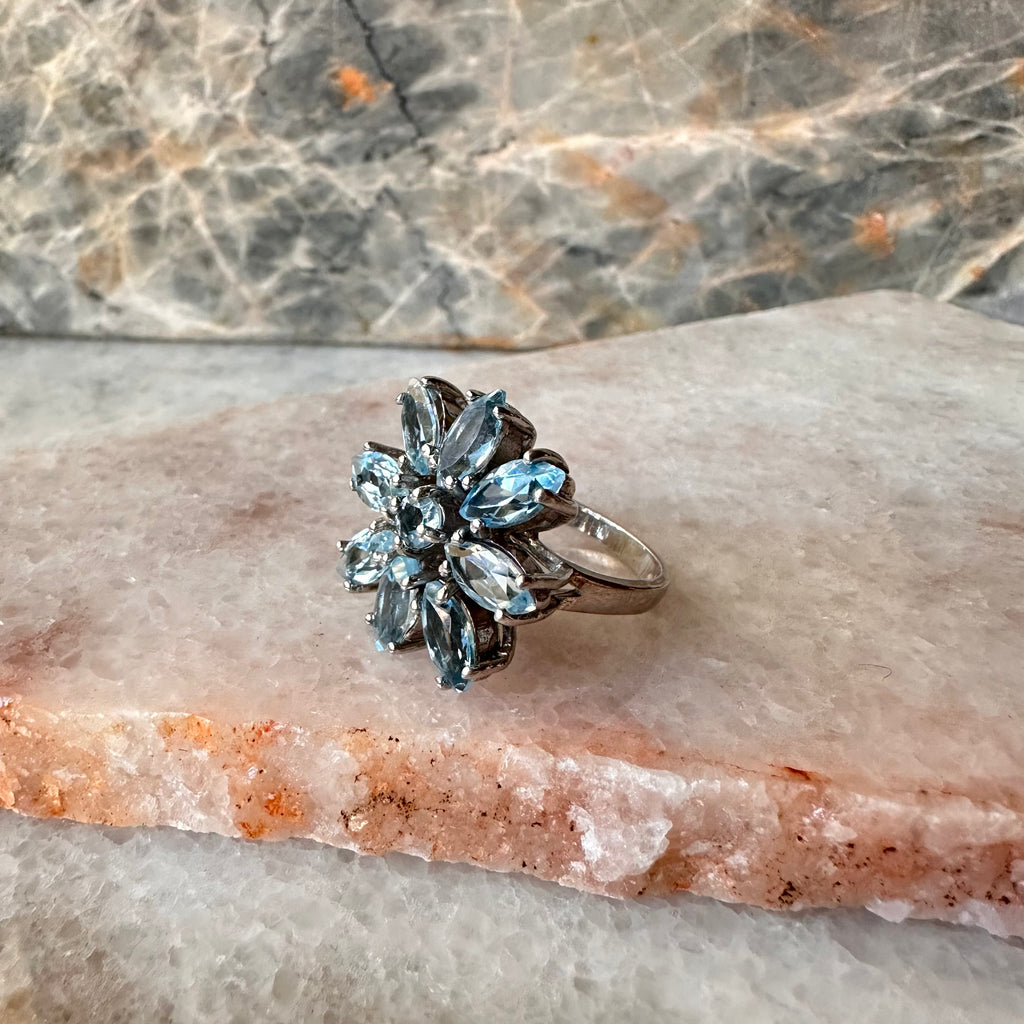 Anillo flor de plata con aguamarina