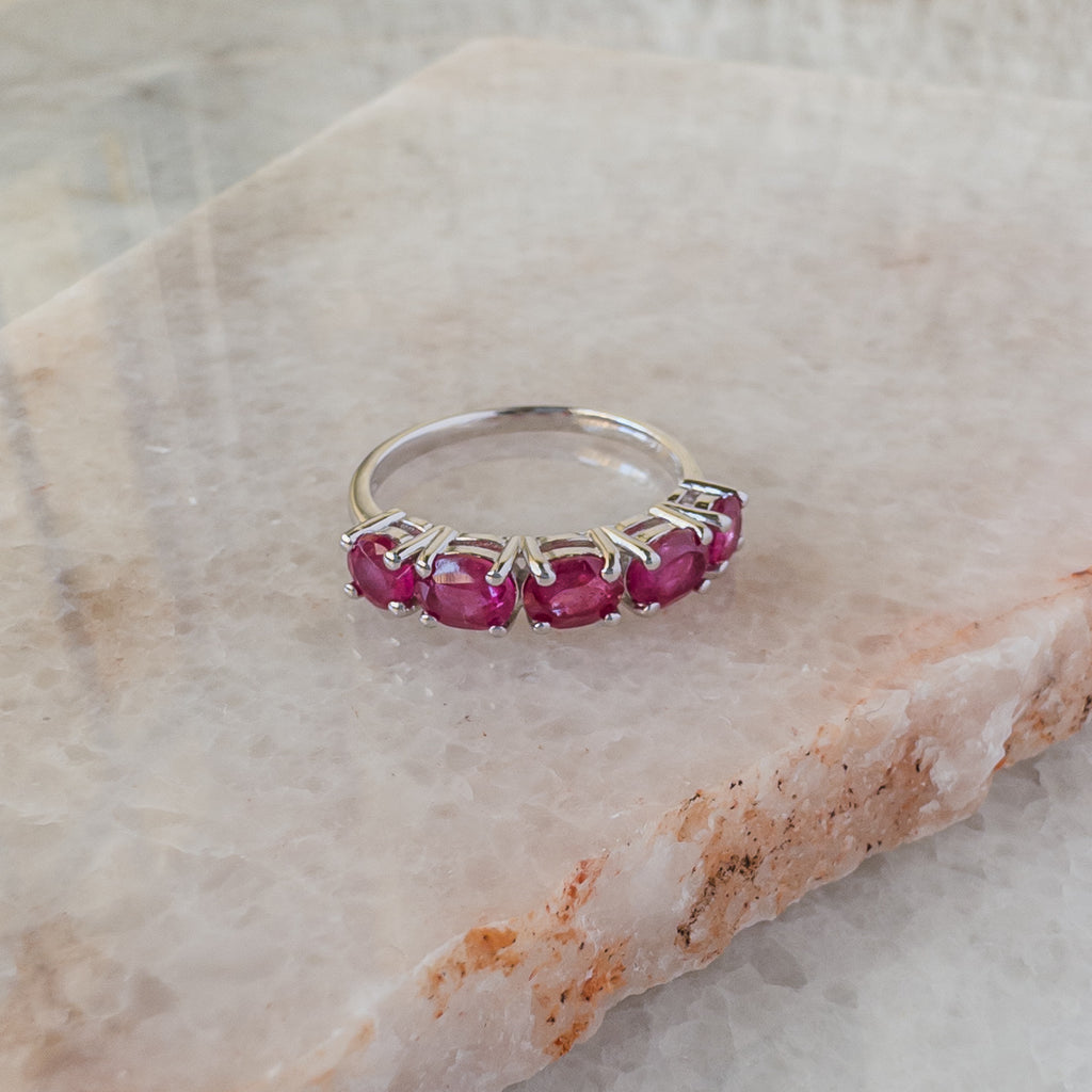 Media churumbela grande de plata con rubí natural