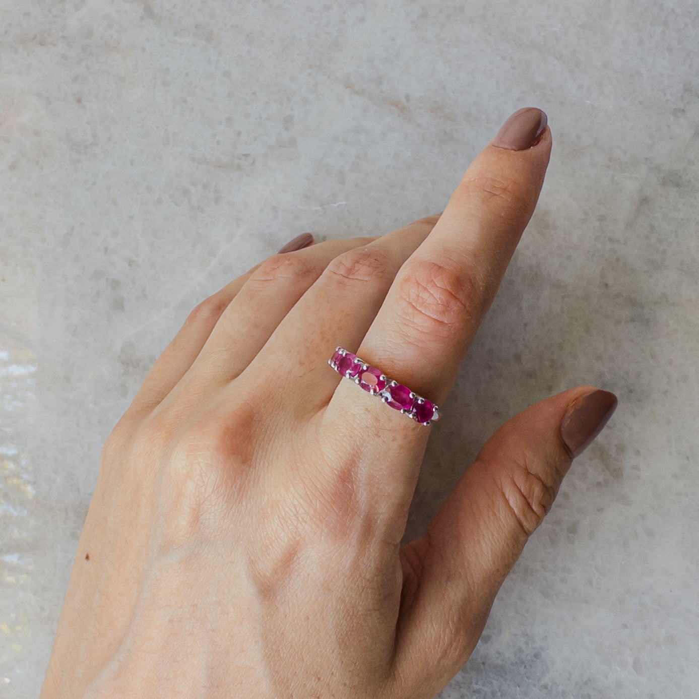 Media churumbela grande de plata con rubí natural